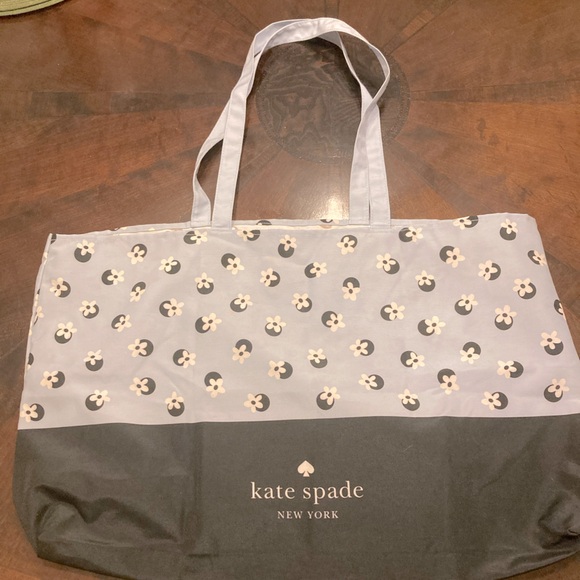 kate spade Handbags - NWOT Kate Spade reusable soft fabric shopping bag light blue w/ navy & white